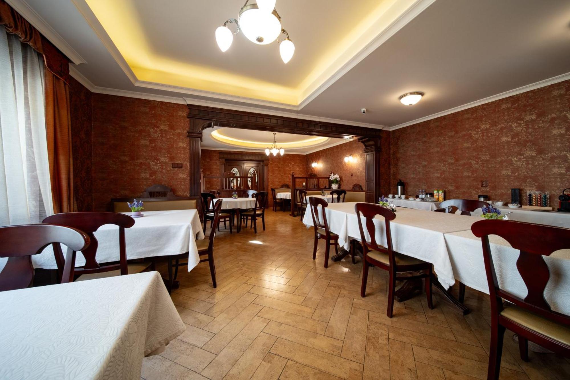 Lilla Panzio Hotel Odorheiu Secuiesc Bagian luar foto