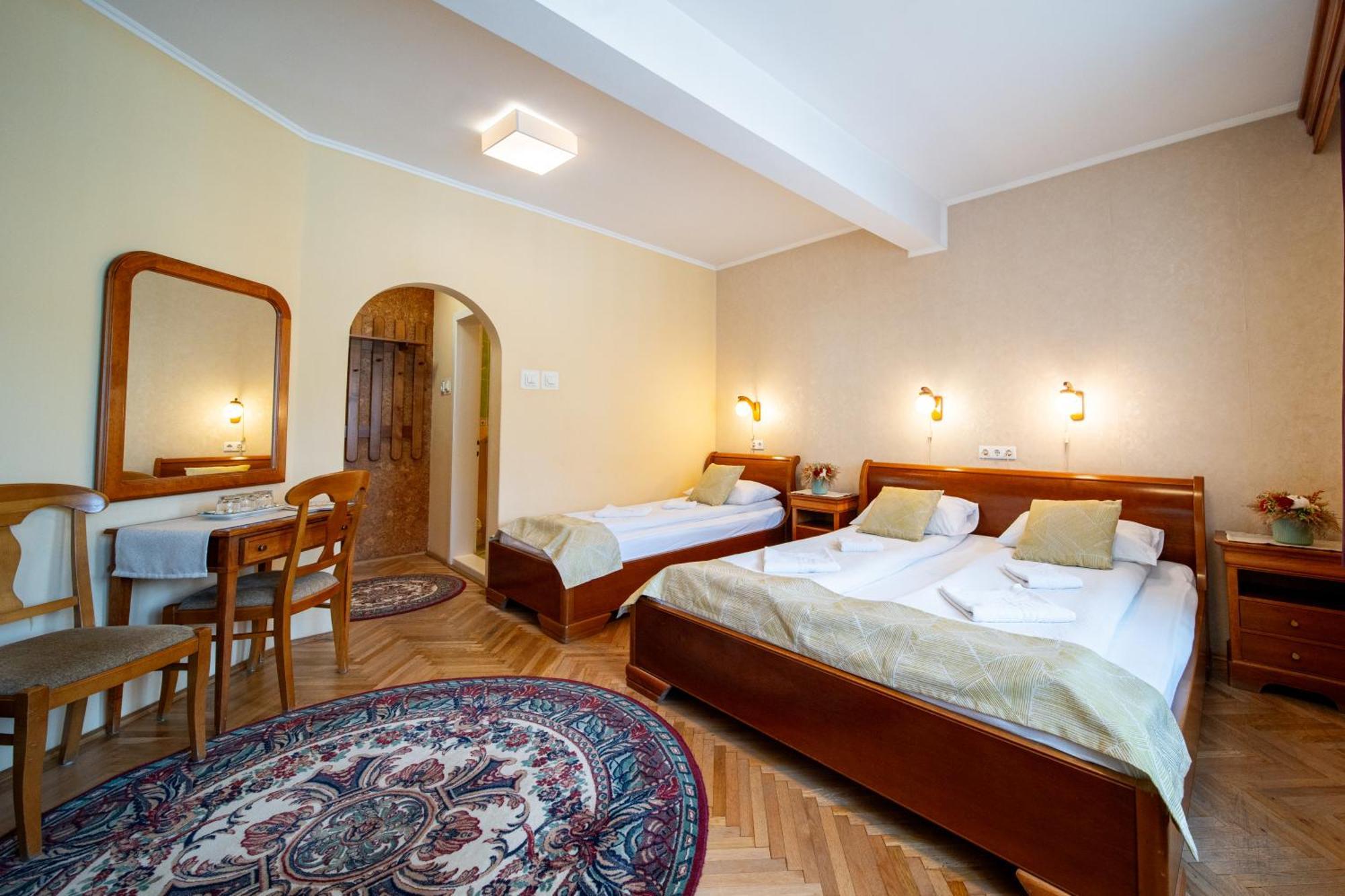 Lilla Panzio Hotel Odorheiu Secuiesc Bagian luar foto