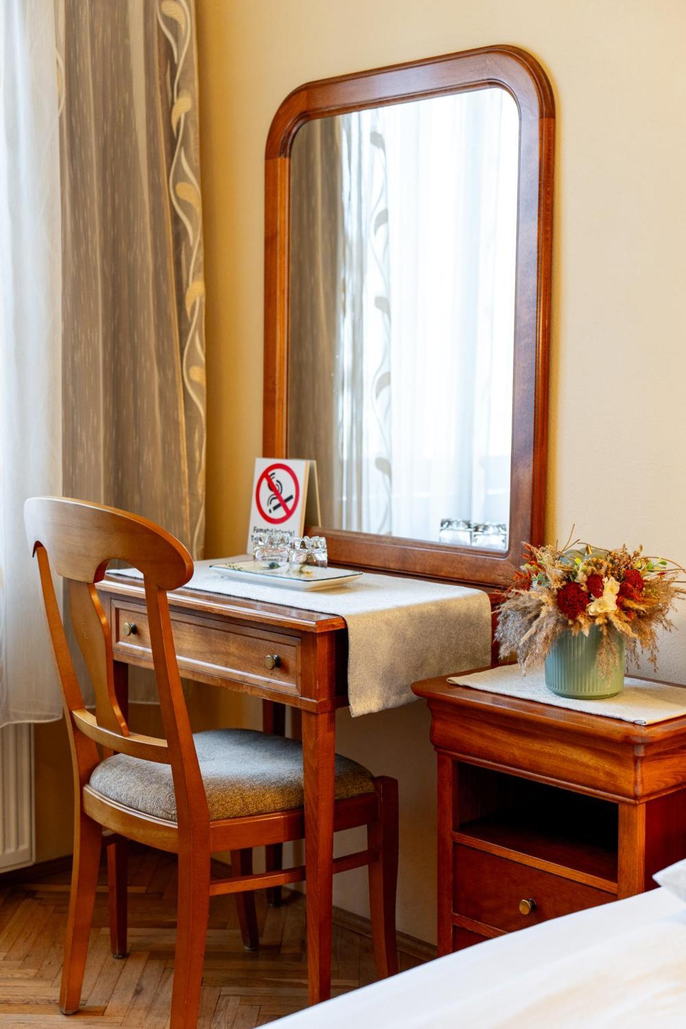 Lilla Panzio Hotel Odorheiu Secuiesc Bagian luar foto