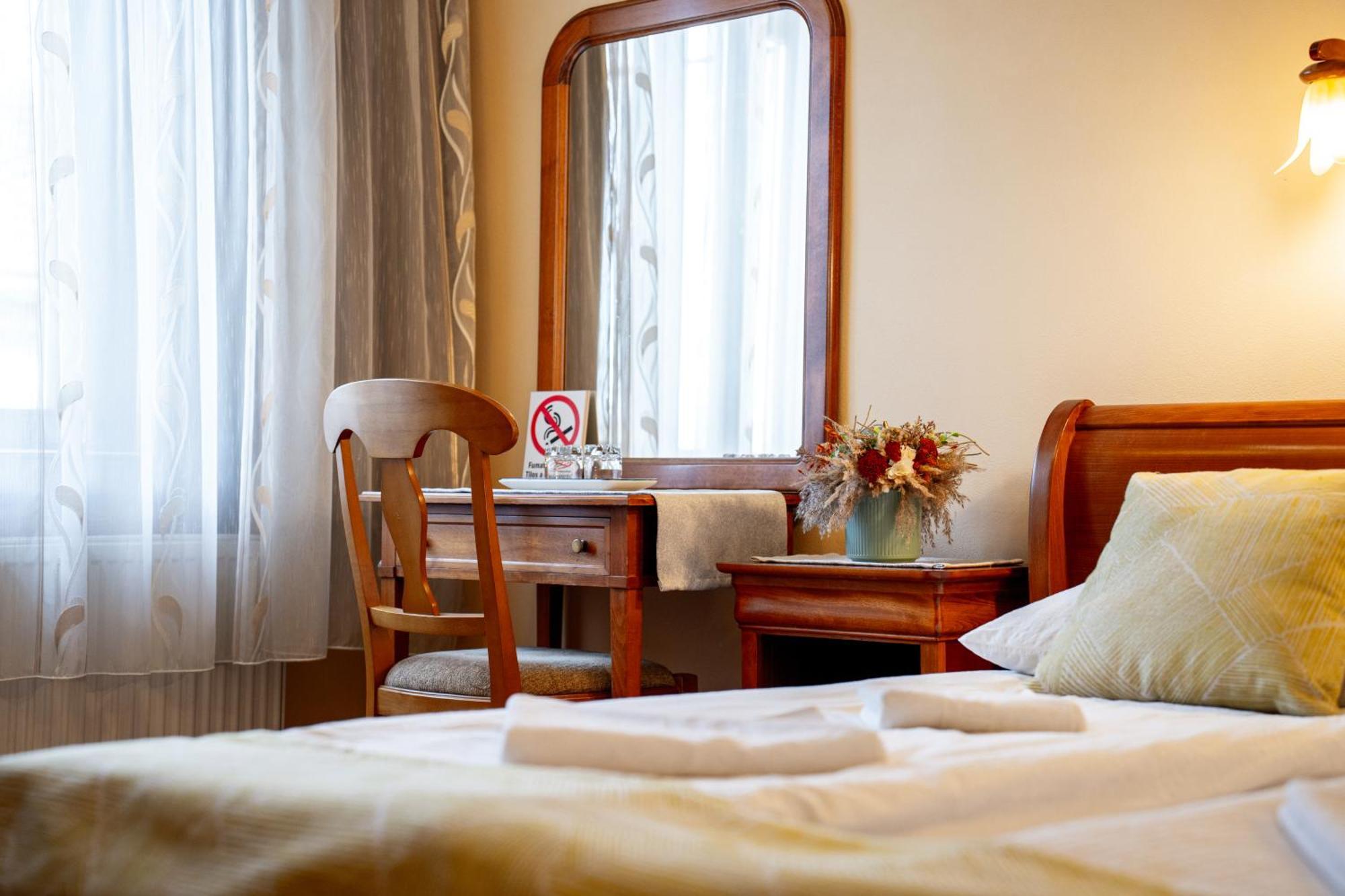 Lilla Panzio Hotel Odorheiu Secuiesc Bagian luar foto